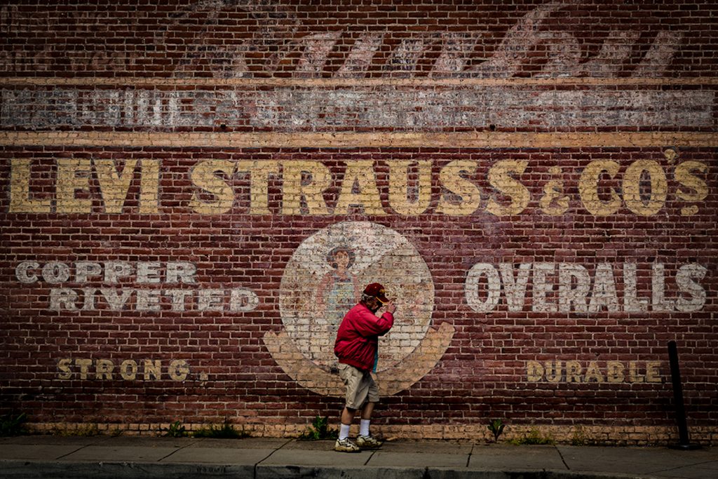 Howdy - Larry Wright